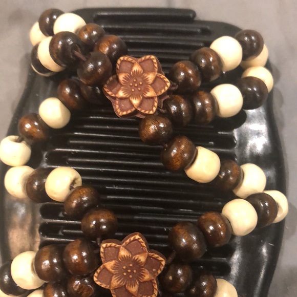 🐝Hair comb with beads. FREE🐝with any $35+ order (before tax etc) - Picture 3 of 5